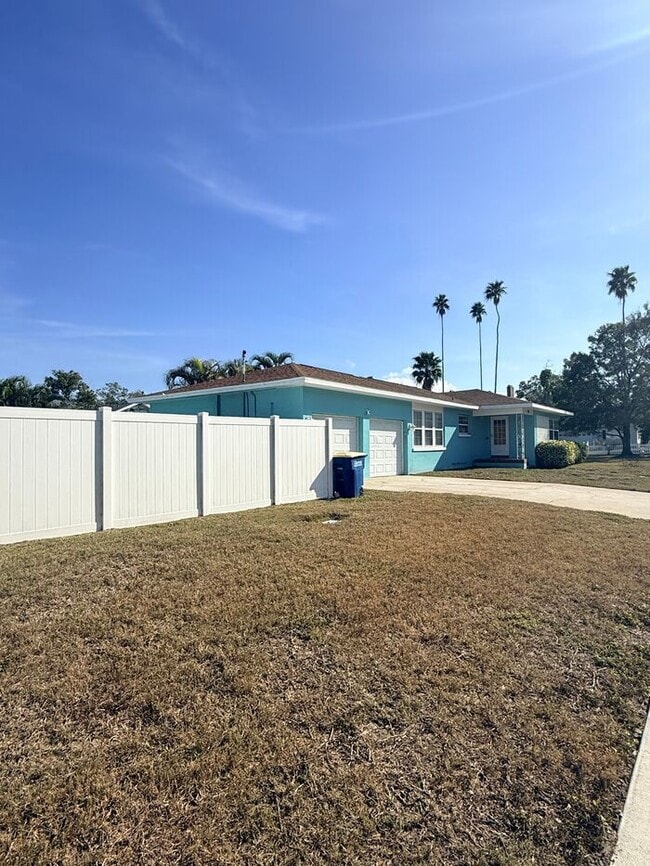 Building Photo - Stunning 2BR 2BA SFR w/ Private Pool • 2-Car Garage in Clearwater