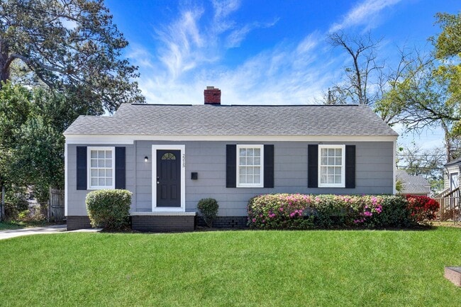 Building Photo - 2215