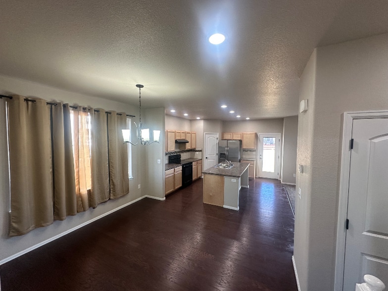 Building Photo - 2142 Falling Leaf Dr