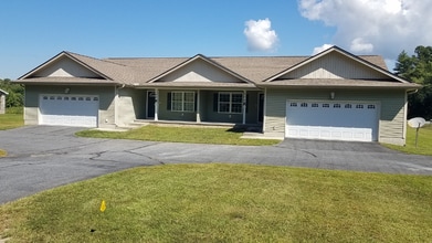 Building Photo - 100 Pinehurst Dr