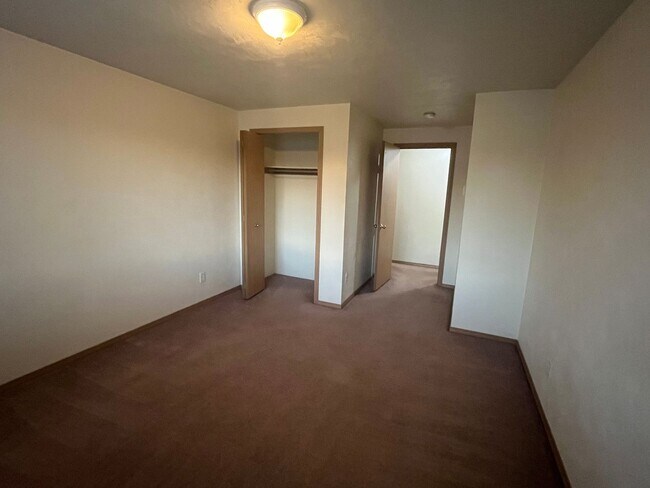 Building Photo - 3 bdrm/2.1 bath Duplex for Rent in Harrisburg