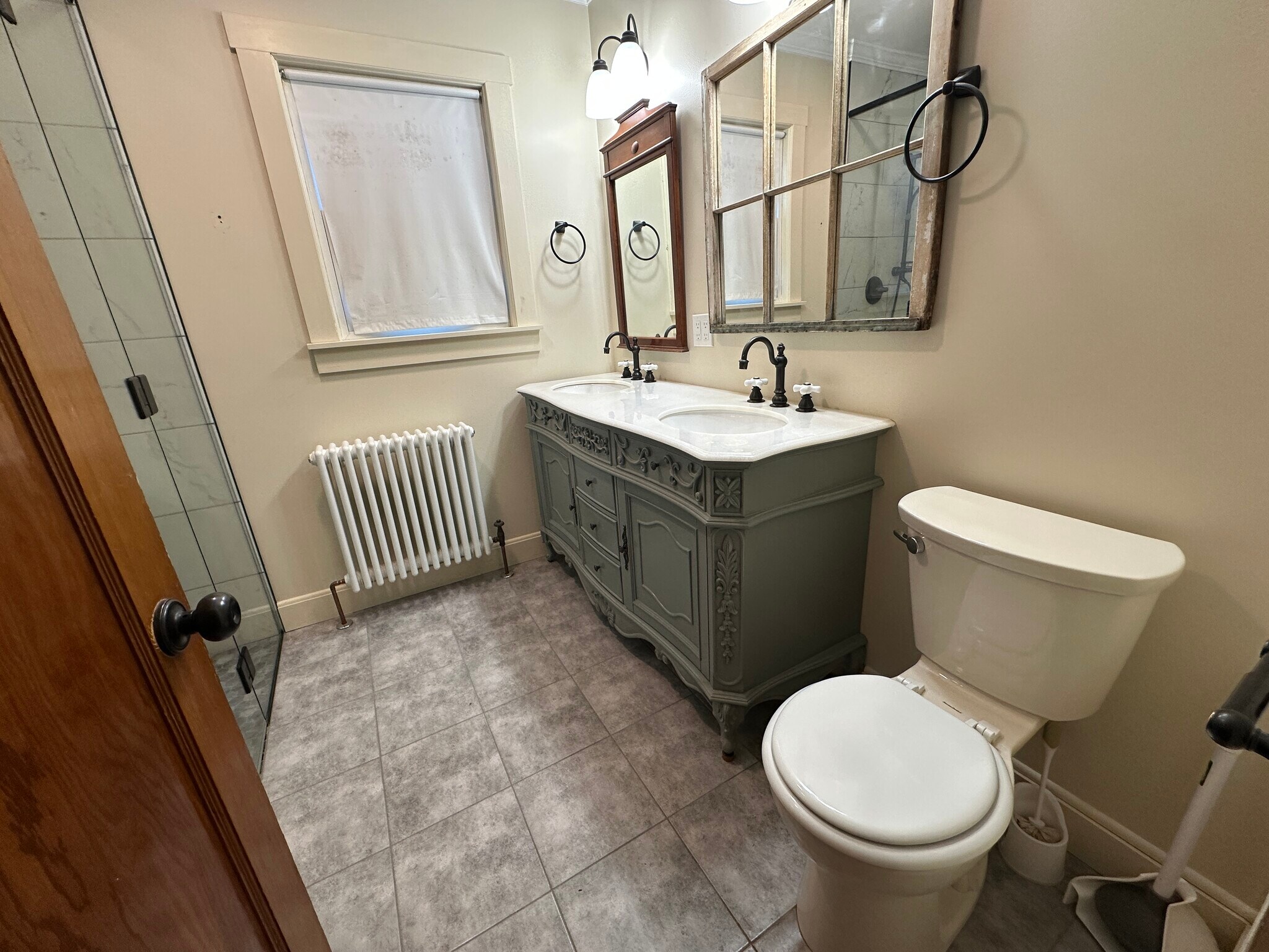 Building Photo - 4 Maple Ave