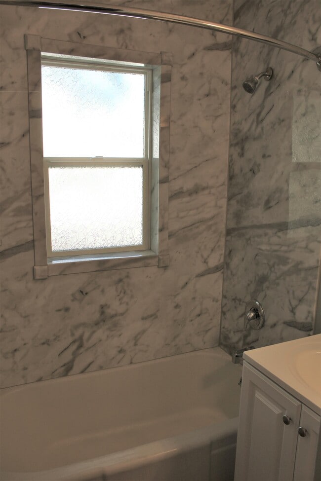 Building Photo - 1663 Blaine Ave