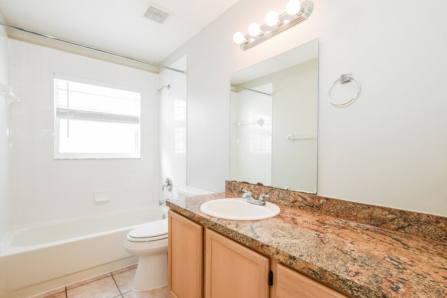 Building Photo - 467 Brightview Dr