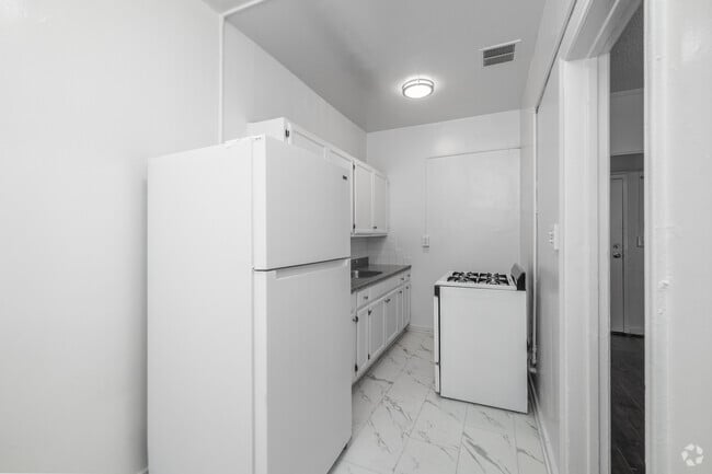 1BR, 1BA - 600SF - Kitchen - Wendover Apartments