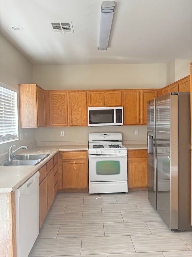 Building Photo - 6005 Highland Gardens Dr