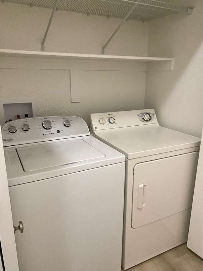 Building Photo - Ready Now!! 3BR 2.5BA located in Chandler - Cross Streets: Warner/Alma School