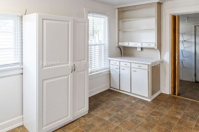 Building Photo - 3904 E 30th Ave