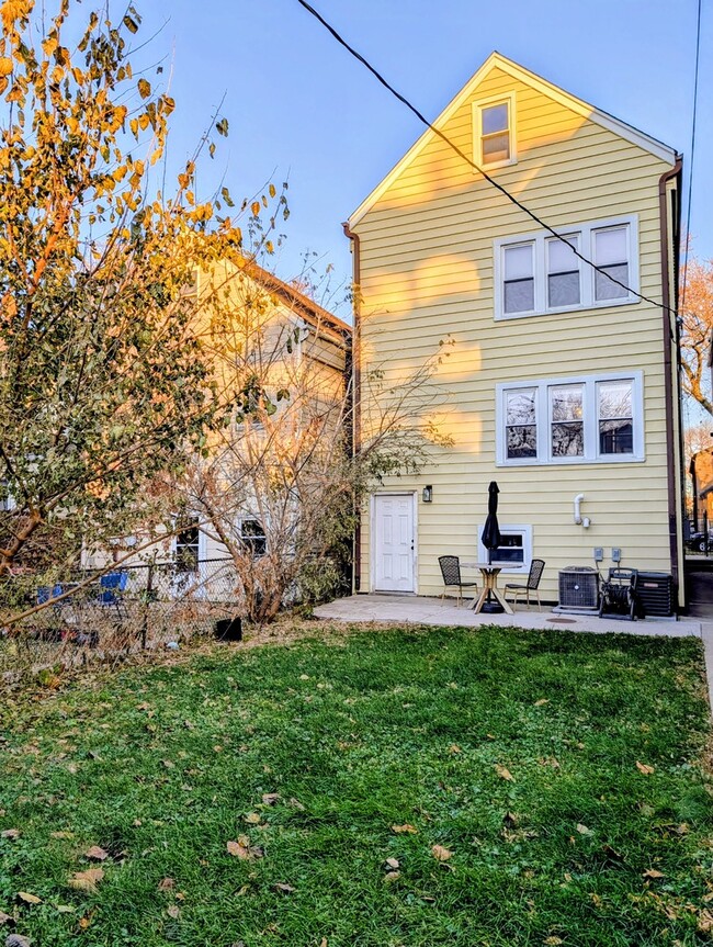 Building Photo - 3334 S May St