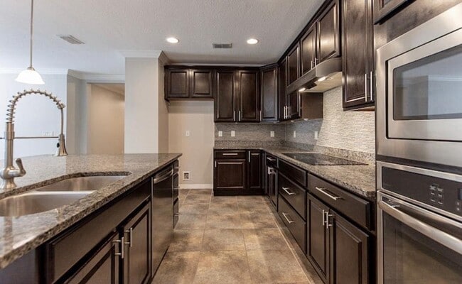 Building Photo - 943 Revere Ave