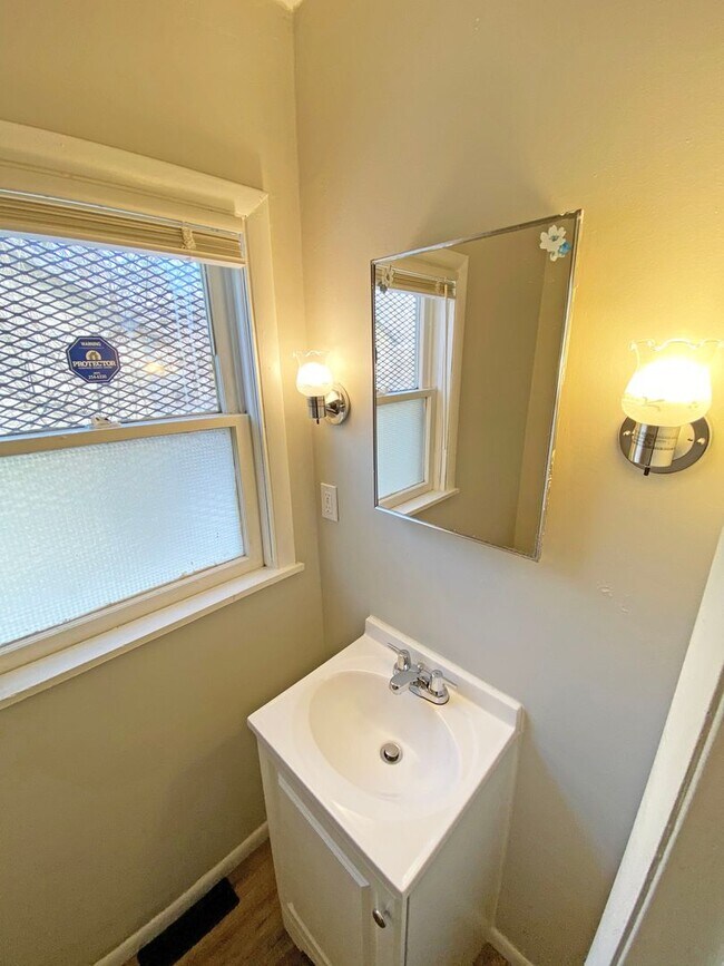 Building Photo - Burkhardt Home : **MOVE-IN SPECIAL: 100% O...