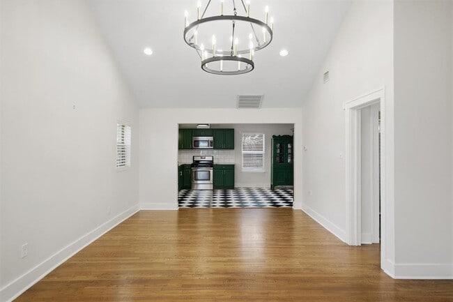 Building Photo - 2814 Oak Springs Dr