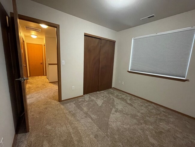 Building Photo - Now renting 3 bedroom House