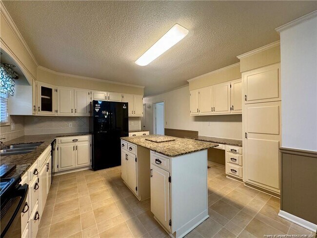Building Photo - 400 Harrill Cir