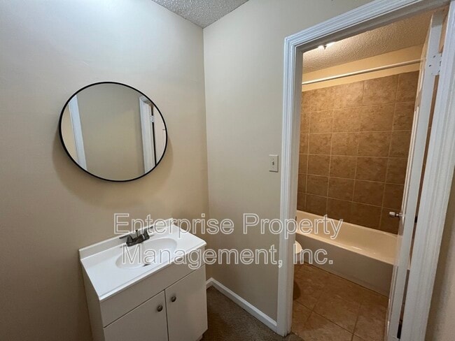 Building Photo - 3637 Haughton Ln