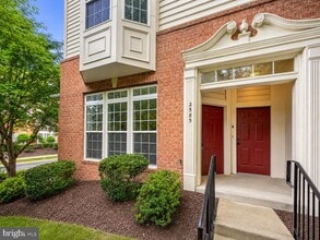 Building Photo - 2585 Eastbourne Dr