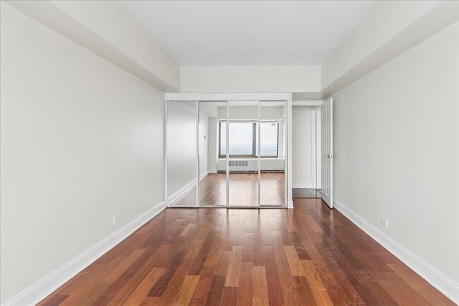Building Photo - 175 E Delaware Pl