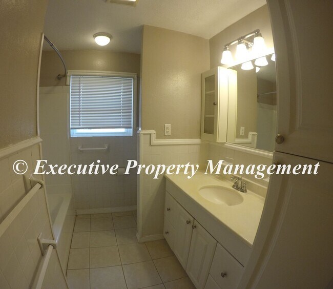 Building Photo - 908 Deorsam Dr