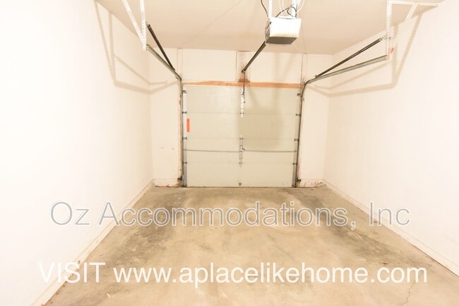 Building Photo - 1151 N Mart-way Dr