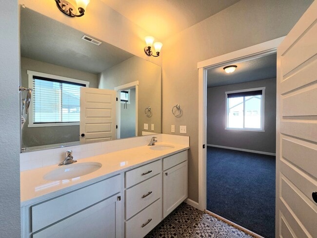 Building Photo - ** MOVE-IN SPECIAL! ** New 4-Bed Rambler | Fenced Yard | 2-Car Garage | Move-In Ready! Quincy!