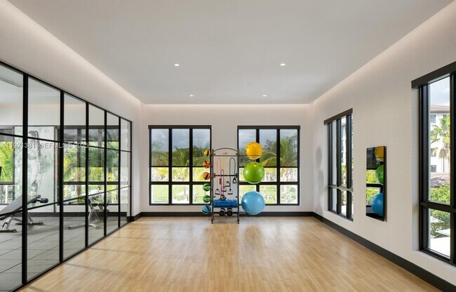 Building Photo - 1874 Heron Club Dr