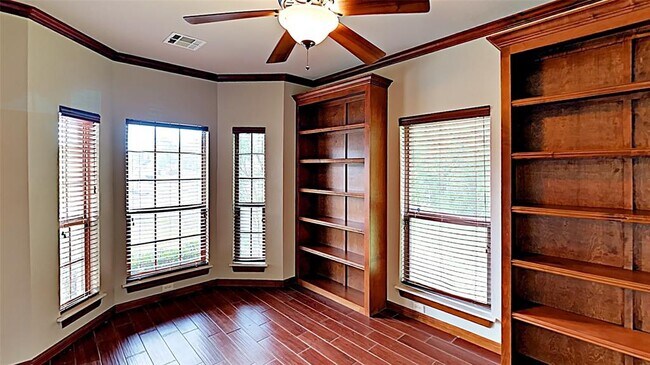 Building Photo - 1725 NW 185th St