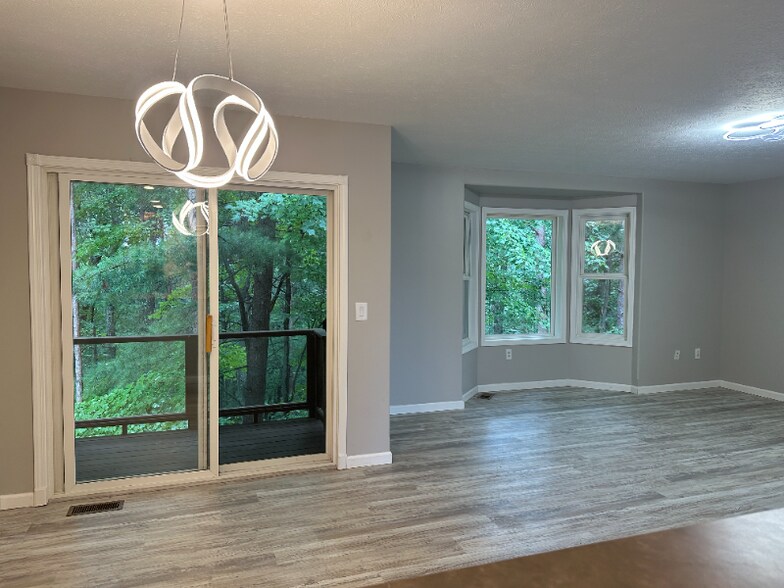 Primary Photo - 4033 Sherwood Forest Dr