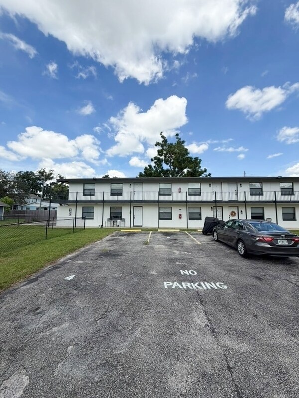 Building Photo - 813 W Jefferson St