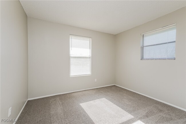 Building Photo - 2504 NE 23rd Pl