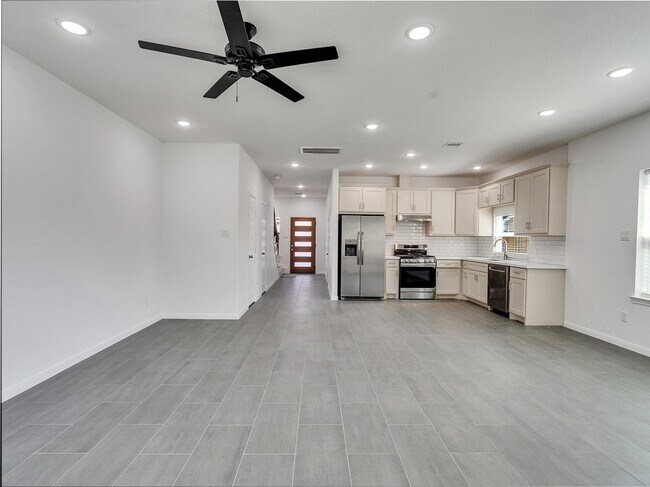 Building Photo - 10131 Olga Ln