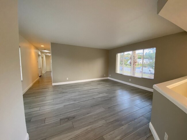 Building Photo - 4594 Cove Dr