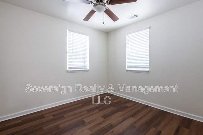 Building Photo - 450 Paines Ave NW