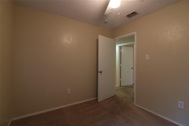 Building Photo - 1616 Windsong Ln