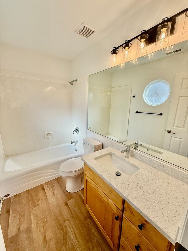 Building Photo - Remodeled 3-BR Lexington Townhome - End Unit