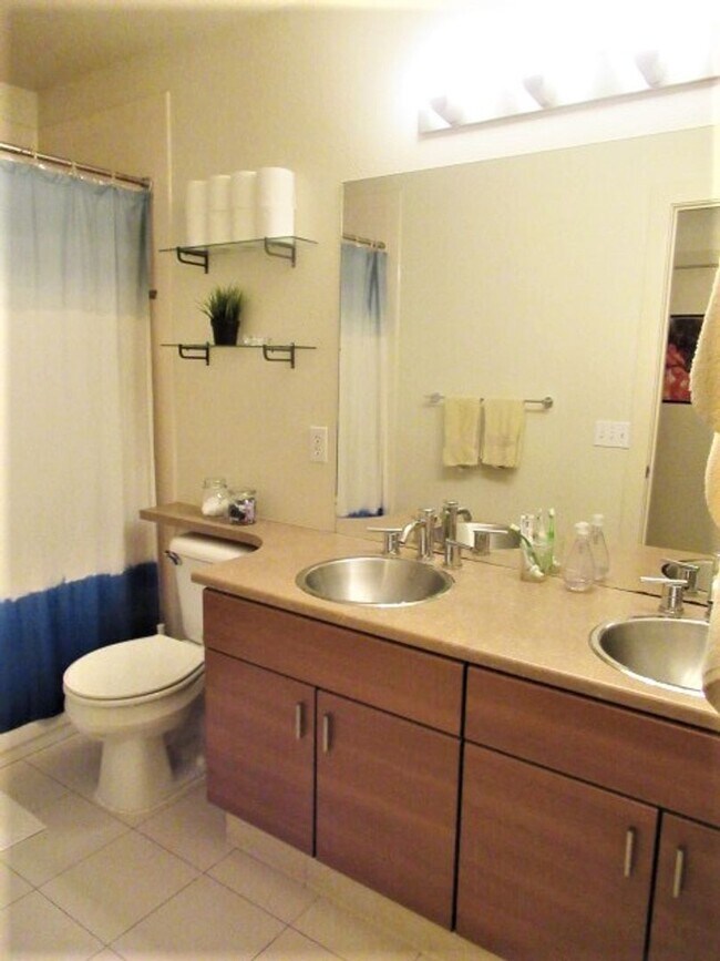 Building Photo - 2Bd/2Ba Seattle Condo
