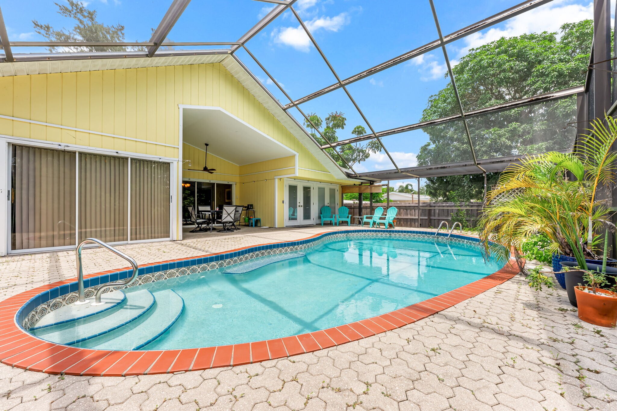 Building Photo - 10370 Main Dr