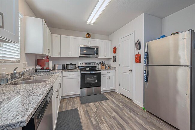 Building Photo - 15708 Del Norte Dr