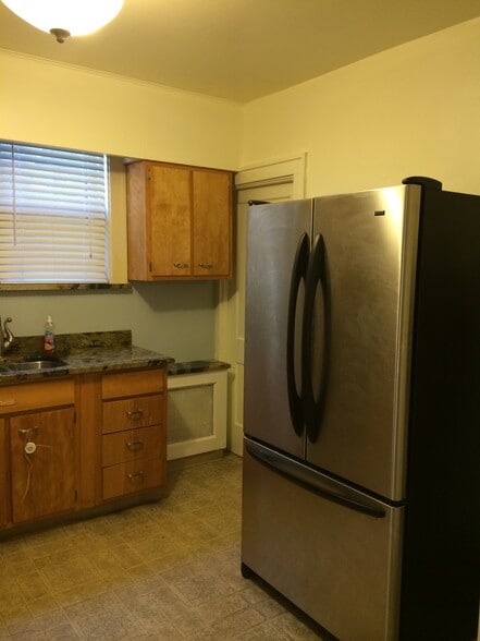 Building Photo - 2576 Beechwood Blvd