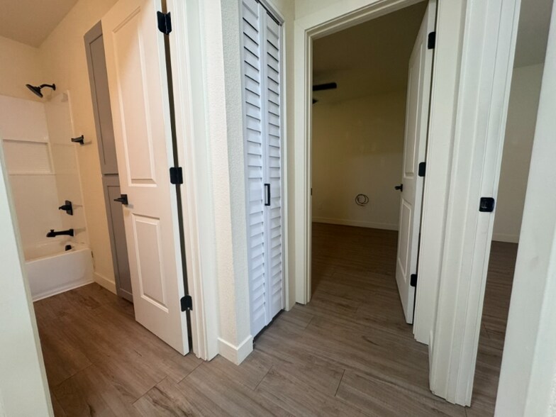 Building Photo - 1624 Banyan Dr