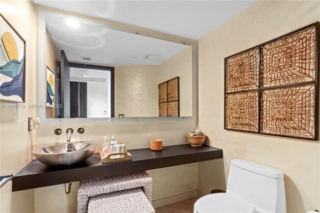 Building Photo - 18911 Collins Ave