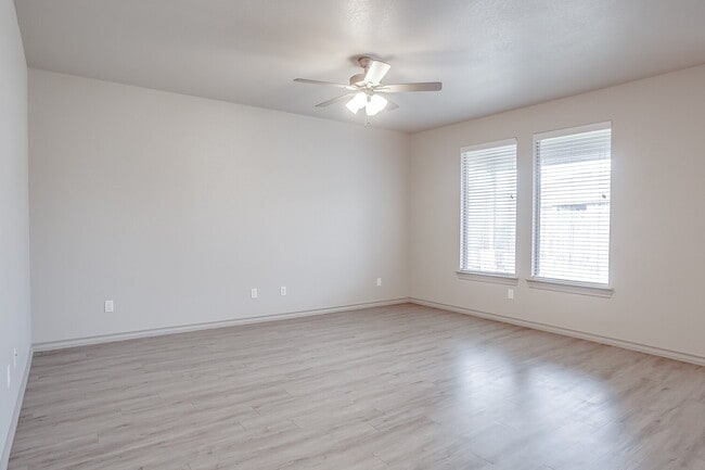 Building Photo - Wonderful Home in Cambridge Way! SPEC!