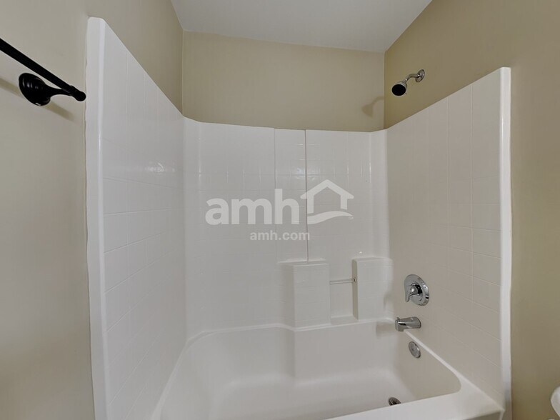 Building Photo - 302 Forest Bend Dr