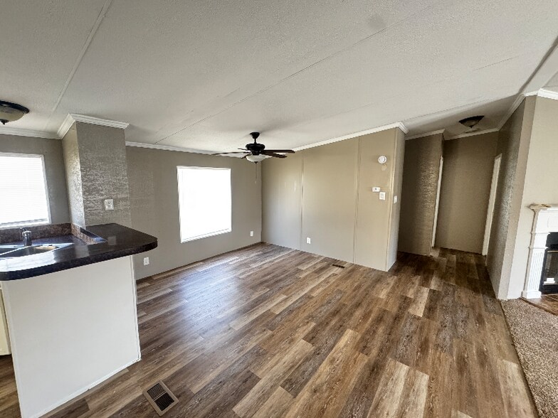 Building Photo - 148 FM