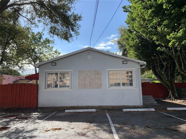 Building Photo - 750 NE 86th St