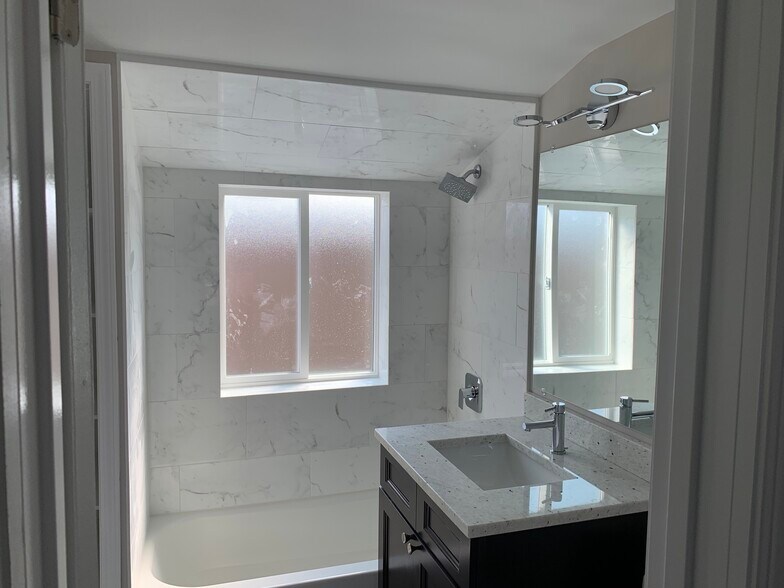 Building Photo - 3337 W 95th St