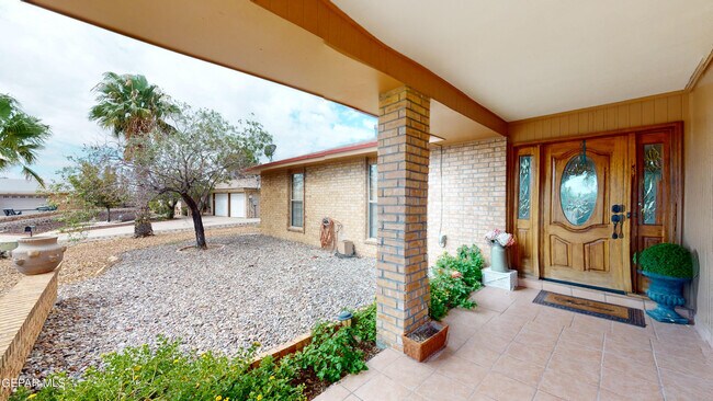 Building Photo - 453 El Camino Dr