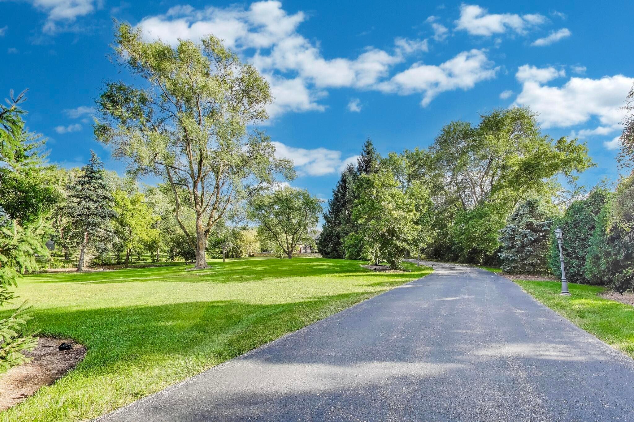 Building Photo - 23W711 Hobson Rd