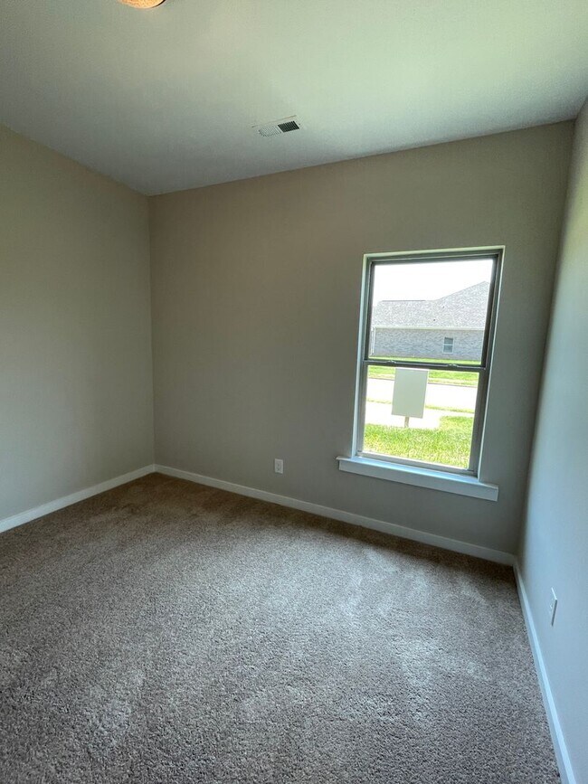 Building Photo - Home for Rent in Meridianville, AL!!! Avai...