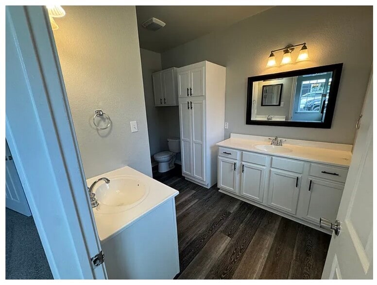 Master Bathroom - 315 W Elm Ave