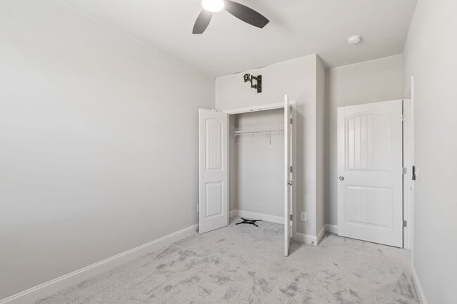 Building Photo - 1444 Channing Dr